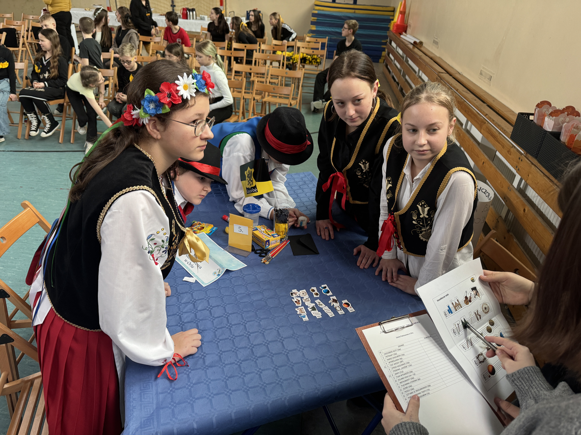 Zdjęcie do newsa Gminny Turniej Wiedzy o Kaszubach – "Kaszëbë wczora, dzysô, witro i na całé żëcé"