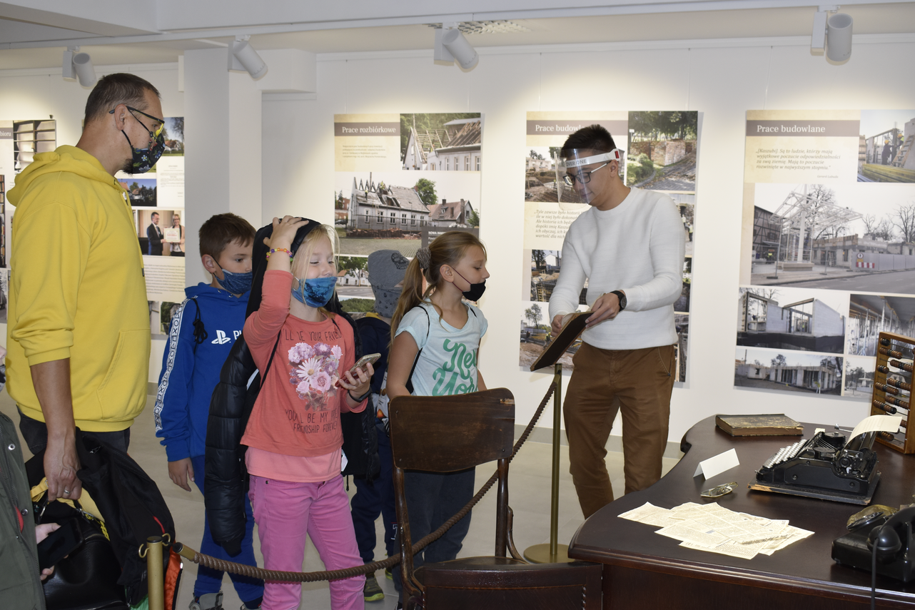 Zdjęcie do newsa Naju Szkòła w naju Ksążnicë