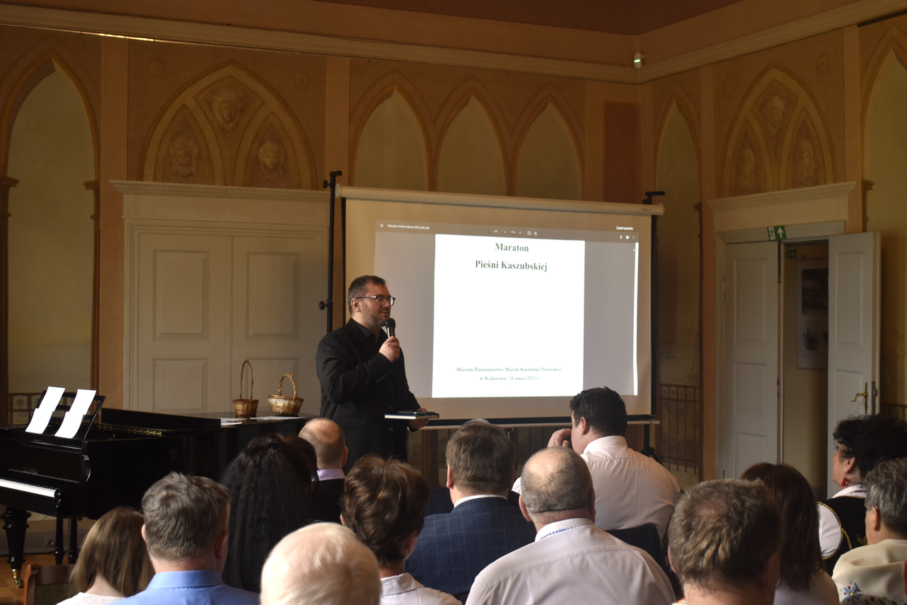 Zdjęcie do newsa Maraton Pieśni Kaszubskiej w Muzeum. Śpiewająco z okazji Dnia Jedności Kaszubów