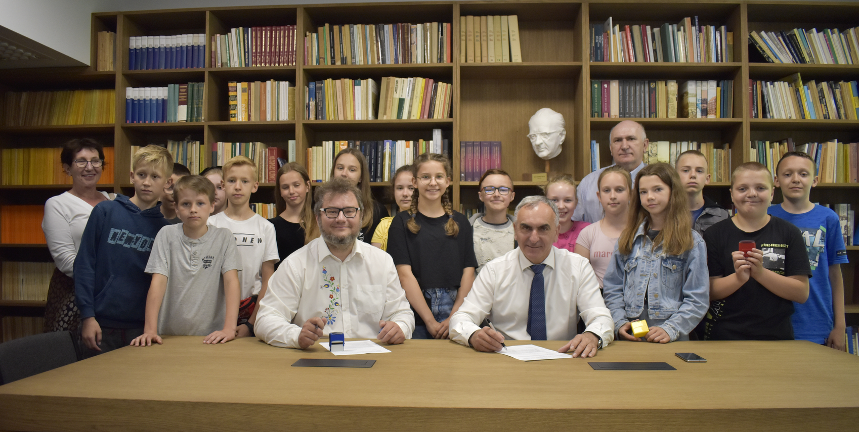 Zdjęcie do newsa Współpraca instytucji. Profesor Gerard Labuda łączy