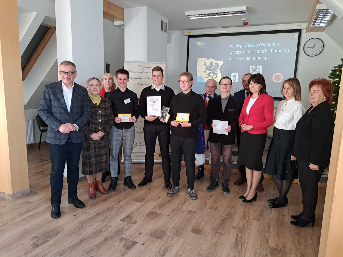 Zdjęcie do newsa VI Wojewódzka Olimpiada Wiedzy o Kaszubach i Pomorzu im. Jerzego Hoppego