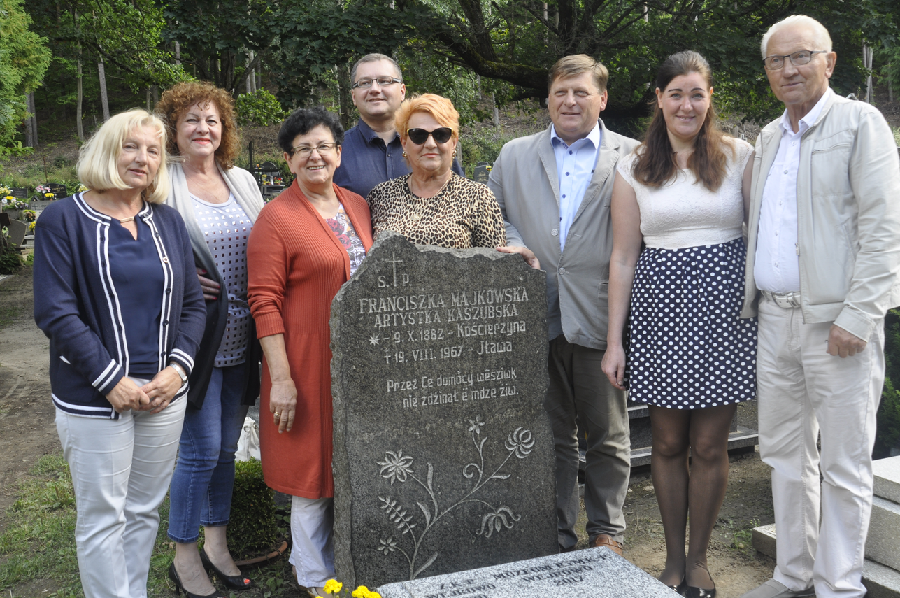 Zdjęcie do newsa Muzeum i Zrzeszenie współpracują. Nagrobek Majkowskiej